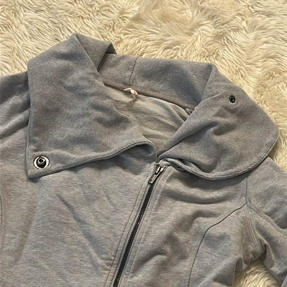 Lucy Activewear Asymmetrical Sweatshirt Jacket Gray Size Medium - Picture 2 of 8